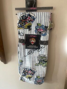 ED HARDY plush throw - 60”x70” - brand new!